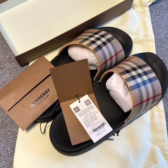 Burberry slides - Picture 7 of 8